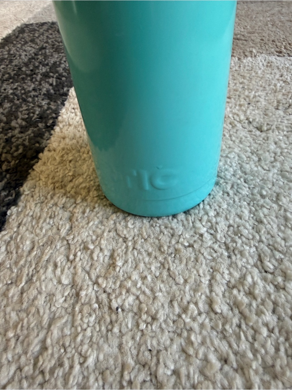 RTIC Aqua Stainless Insulated Water Bottle Tumbler with Black Lid-20oz - Picture 2 of 5